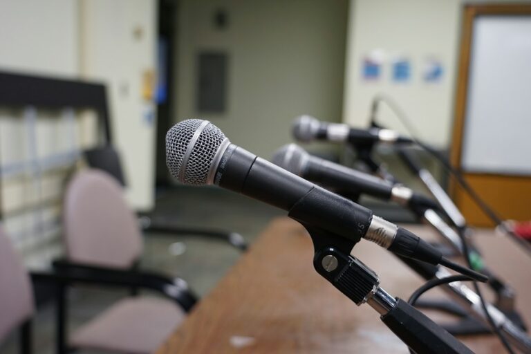 Micrófono de prensa en referencia a la repercusión periodística del caso Gustavo Kumiega en Resistencia